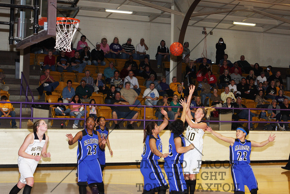 Linzee Shooting Over The Defender With Cerbi Underneath