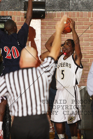 Darius Passing In The Ball