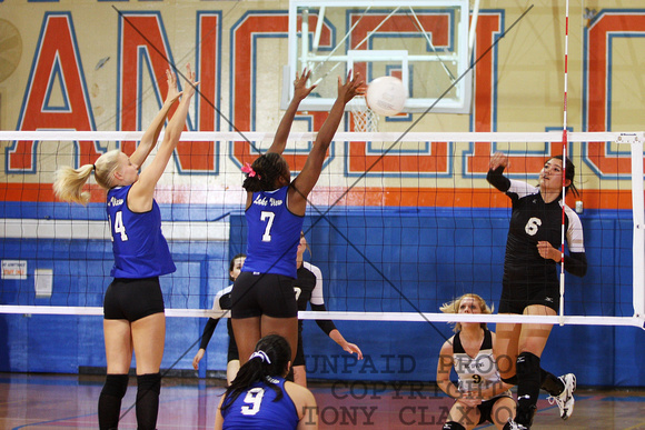 Andrea Hitting Past The Block With Sloan, Cerbi and Baylea Backing Her Up