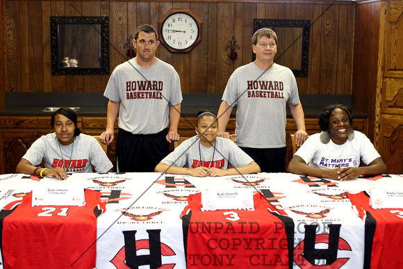 Zeslie Johnson, Kali Jerrell, Brushea Daniels, Coaches Jamie Fisher And Earl Diddle