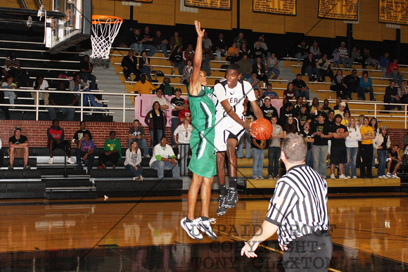 Tyrone Getting Fouled While Shooting