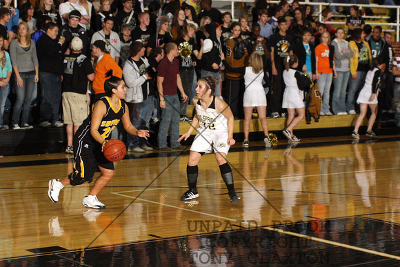 Kalina Guarding a Snyder Player