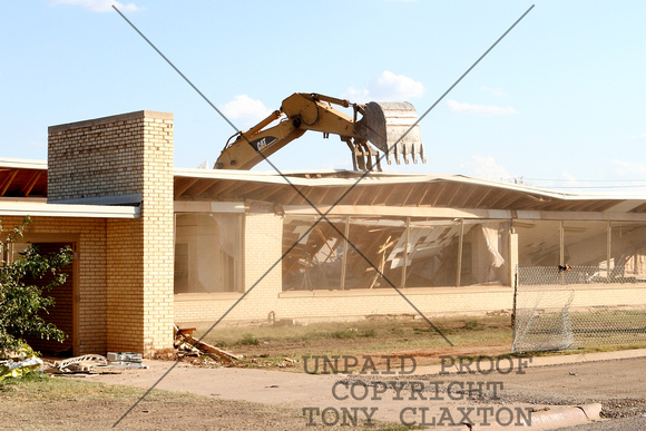 20120622-190941-1-ExcavatorDemolishingTheOldWashingtonElementaryBuilding