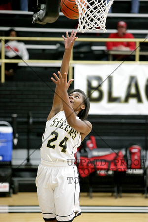 Diamonique Mayes Shooting A Layup