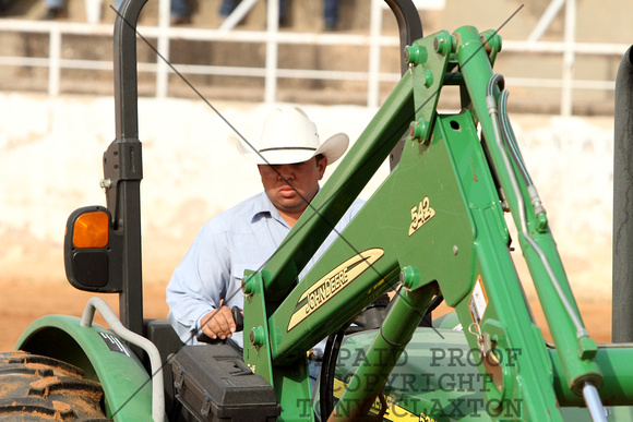 20110414-173628-LesterJourdanDraggingTheBarrelRaceCourse