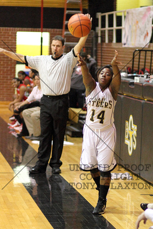LaShaunte Passing The Ball In