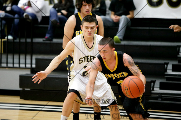 Joey Valle Guarding